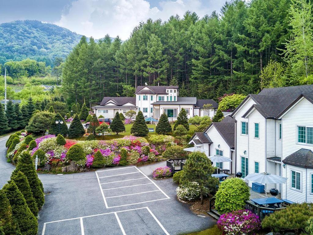 Pyeongchang Greenhill Pension Exteriör bild